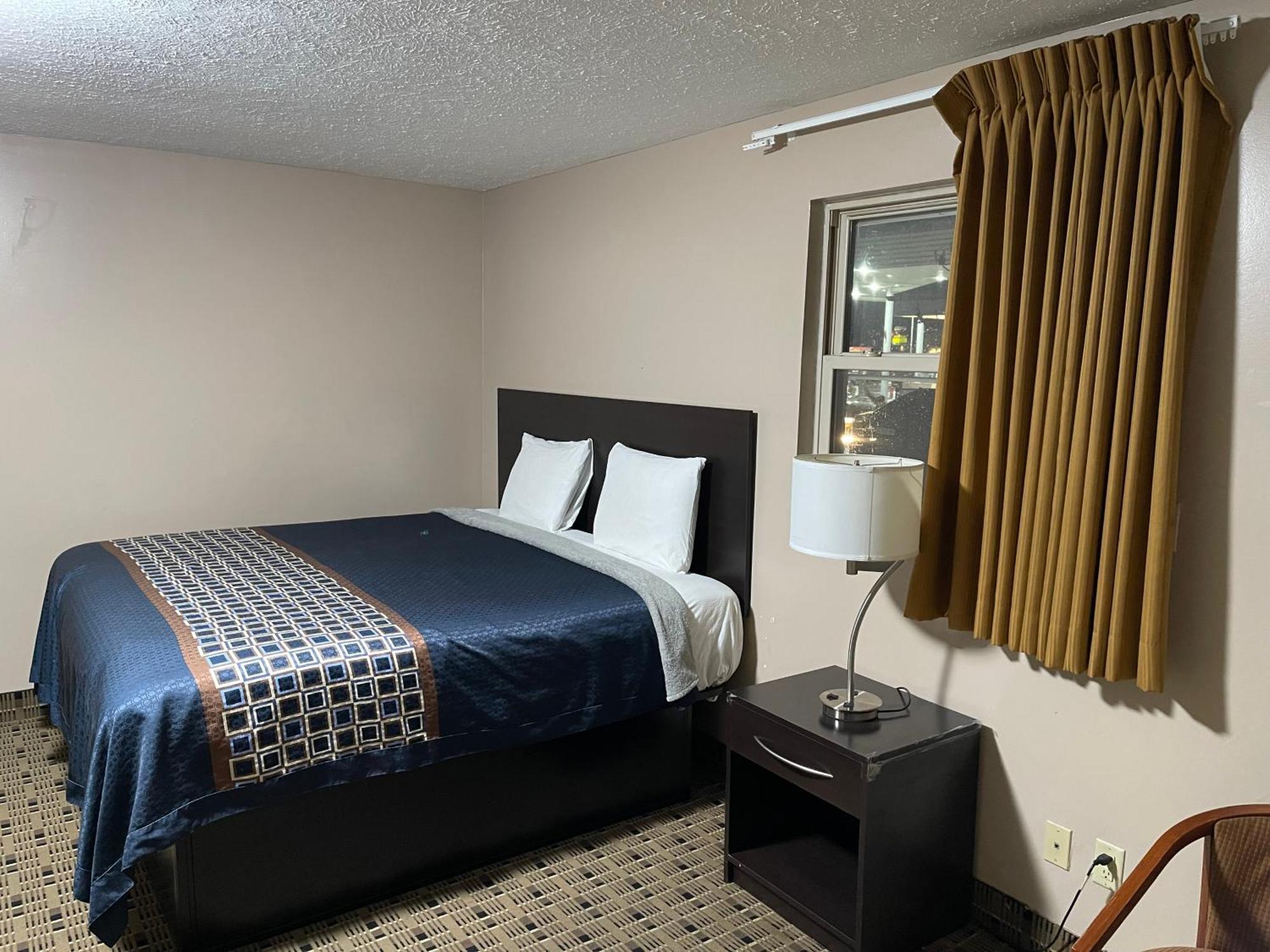 Economy Inn & Suites แอชตาบูลา ภายนอก รูปภาพ