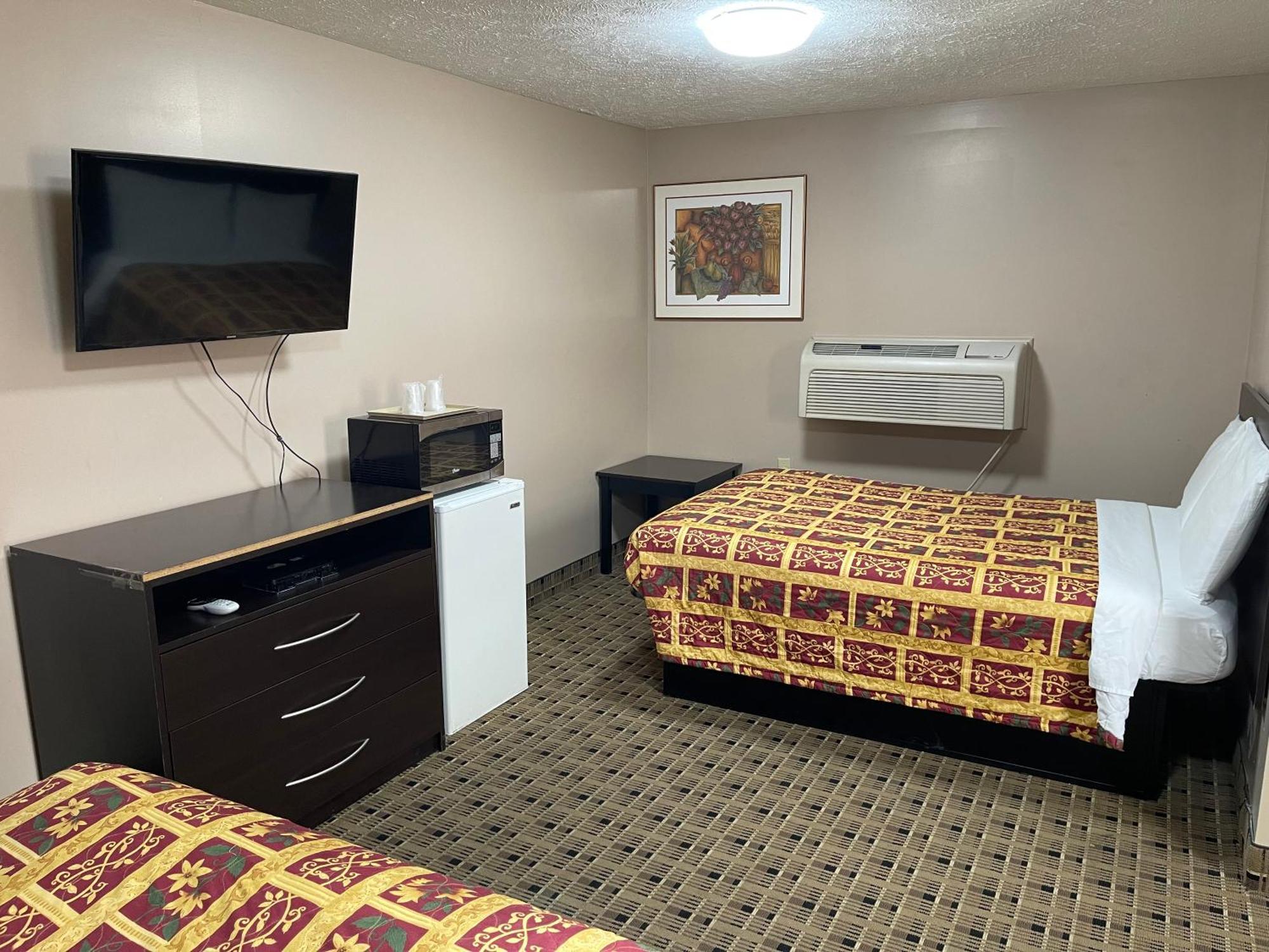 Economy Inn & Suites แอชตาบูลา ภายนอก รูปภาพ