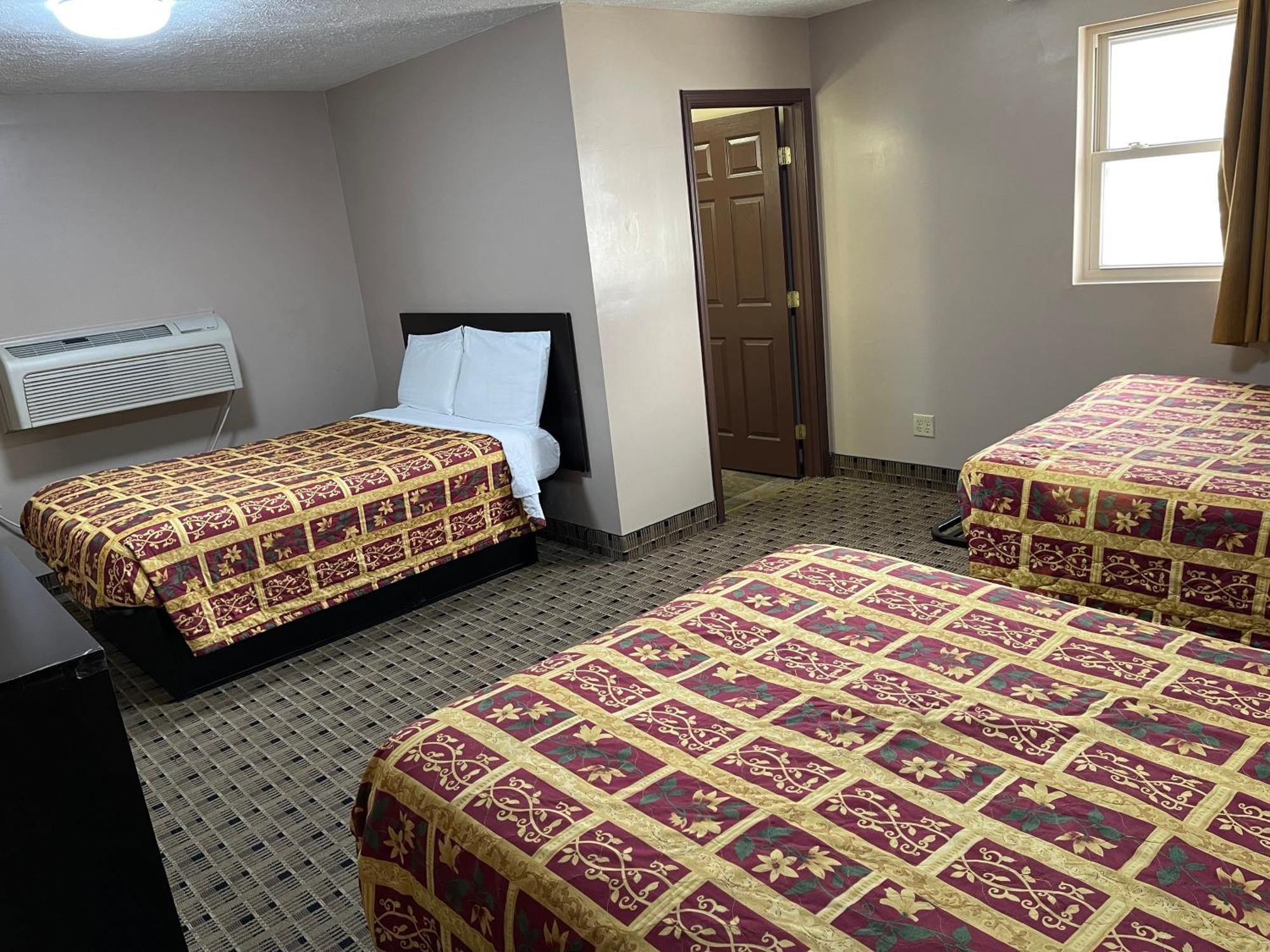 Economy Inn & Suites แอชตาบูลา ภายนอก รูปภาพ