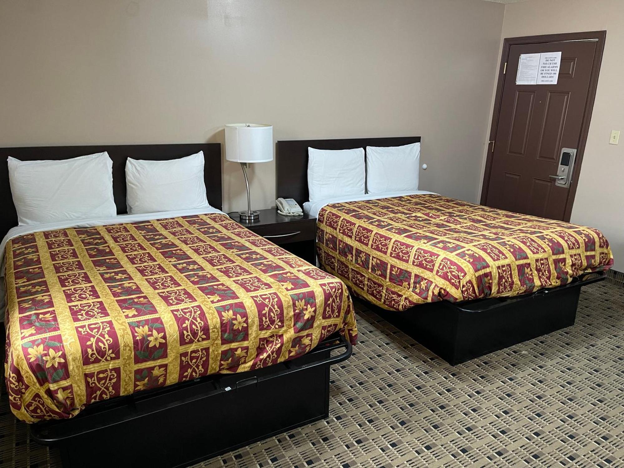 Economy Inn & Suites แอชตาบูลา ภายนอก รูปภาพ