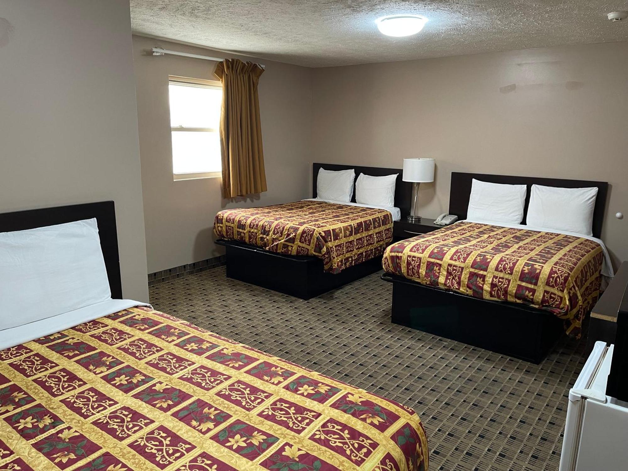 Economy Inn & Suites แอชตาบูลา ภายนอก รูปภาพ