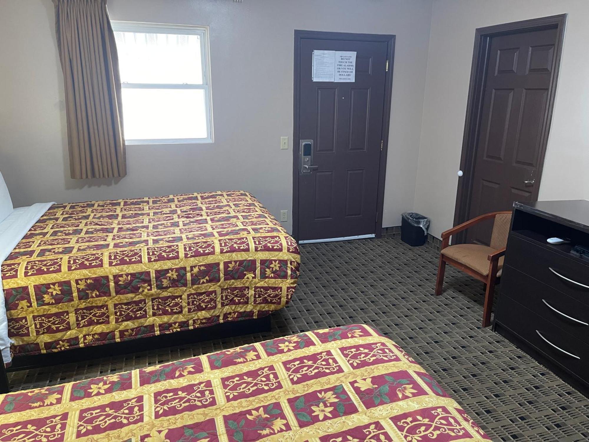 Economy Inn & Suites แอชตาบูลา ภายนอก รูปภาพ