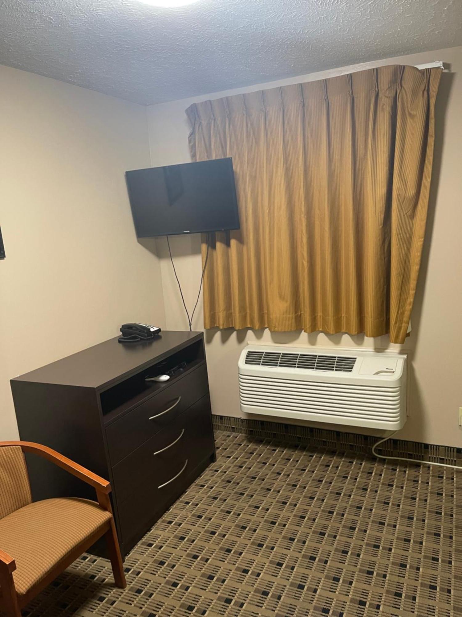 Economy Inn & Suites แอชตาบูลา ภายนอก รูปภาพ
