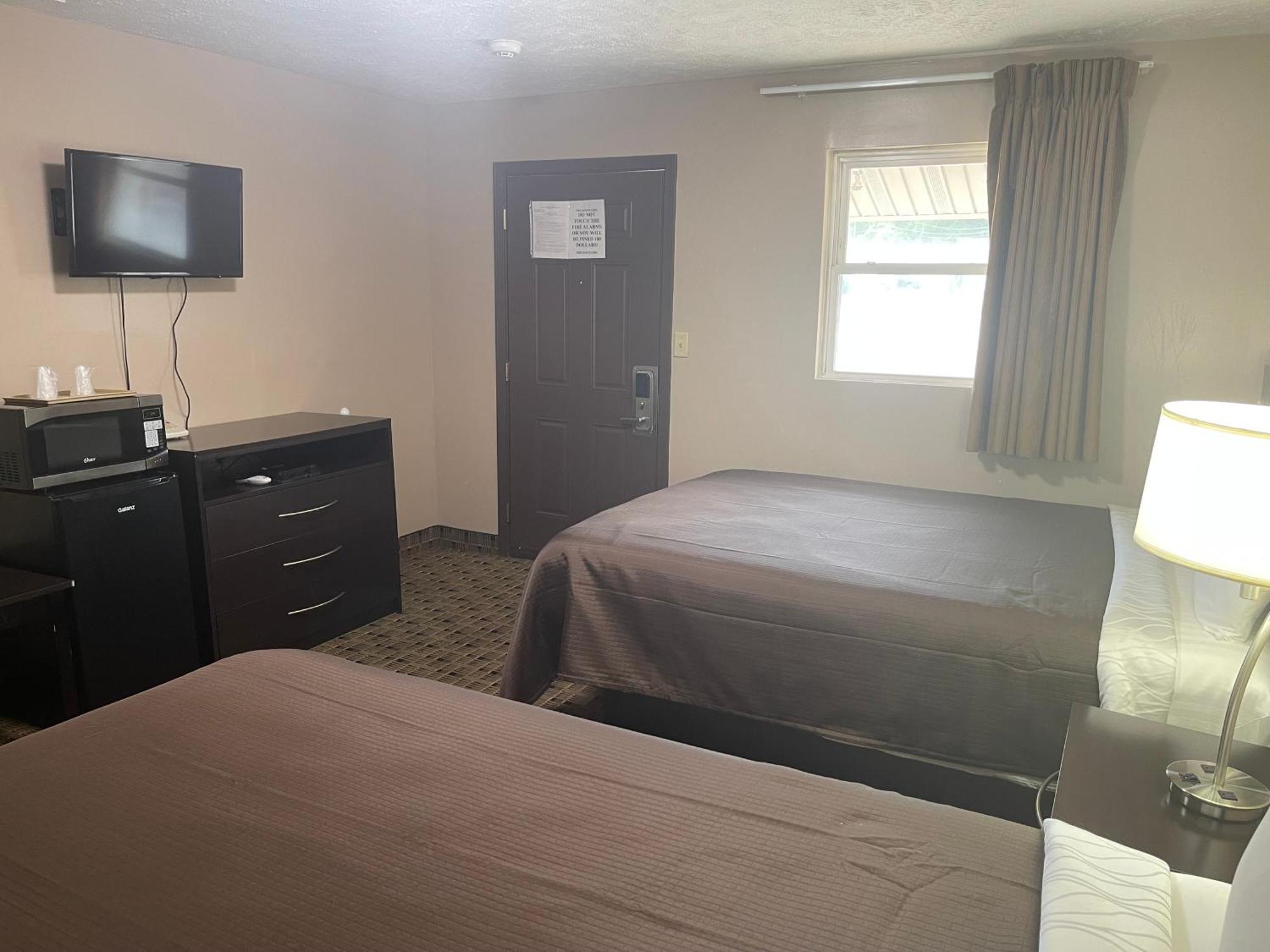 Economy Inn & Suites แอชตาบูลา ภายนอก รูปภาพ